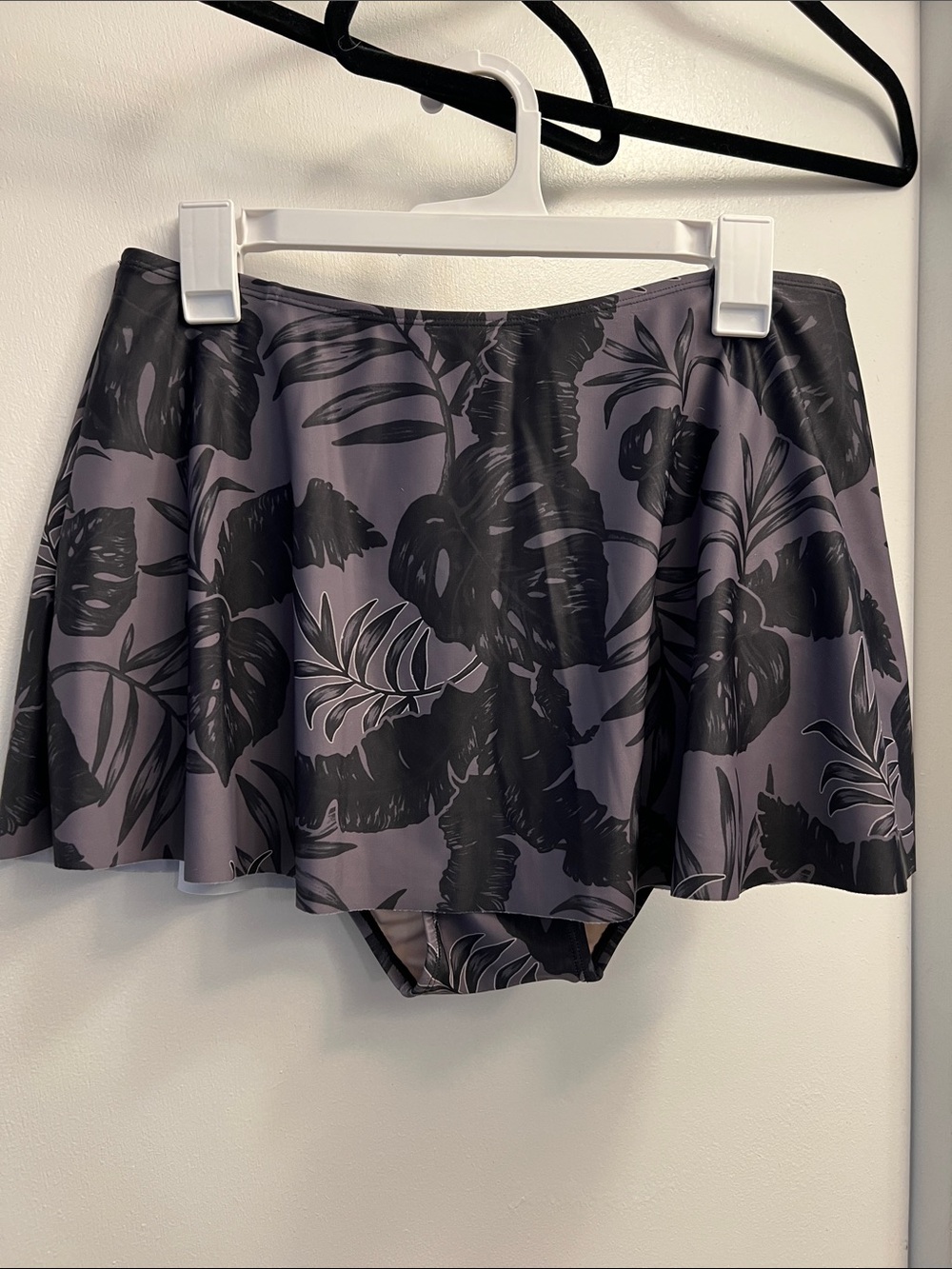 Kortni Jeane Floral Skirted Swim Bottom in Slate and Black Size Large